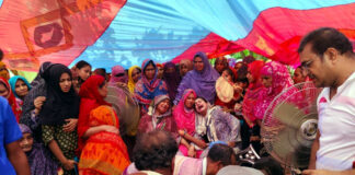 ছাত্রের আগুনে পোড়া মরদেহ মিলল পুকুরে