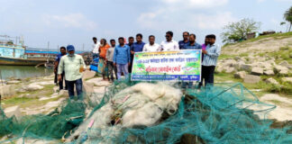 কুমারখালীর পদ্মা নদীতে ভ্রাম্যমান আদালতের অভিযান