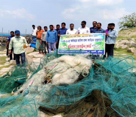 কুমারখালীর পদ্মা নদীতে ভ্রাম্যমান আদালতের অভিযান