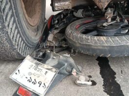 বাসের ধাক্কায় ট্রাক্টরের নিচে মোটরসাইকেল চালক নিহত