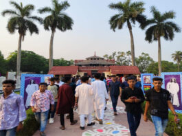 কুঠিবাড়ির রবীন্দ্র জন্মজয়ন্তীর উৎসবে দর্শনার্থীদের উপচেপড়া ভিড়