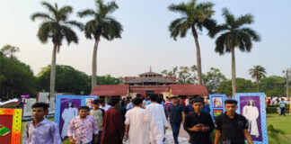 কুঠিবাড়ির রবীন্দ্র জন্মজয়ন্তীর উৎসবে দর্শনার্থীদের উপচেপড়া ভিড়
