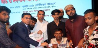 গণঅভ্যুত্থানে আহতদের মাঝে হেলথ্ কার্ড ও ঈদ সামগ্রী বিতরণ