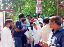 খোকসায় এইচএসসি পরীক্ষার্থীদের উপহার সামগ্রী দিলো ছাত্রদল