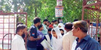 খোকসায় এইচএসসি পরীক্ষার্থীদের উপহার সামগ্রী দিলো ছাত্রদল