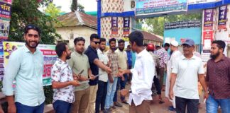 ছাত্রদলের উদ্যোগে পরীক্ষার্থীদের মাধ্যে উপহার সামগ্রী বিতরণ