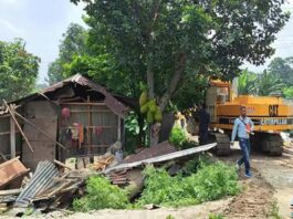 কুষ্টিয়ায় পাউবোর জমি থেকে ৩৫ টি অবৈধ স্থাপনা উচ্ছেদ