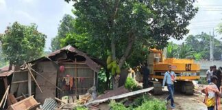 কুষ্টিয়ায় পাউবোর জমি থেকে ৩৫ টি অবৈধ স্থাপনা উচ্ছেদ