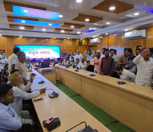 হৈ-হট্টগোলের কারণে বন্ধ হয়ে গেল ওএমএস ডিলার নির্বাচনের লটারি