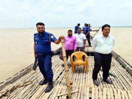 পদ্মা নদী থেকে অবৈধভাবে বালু উত্তোলনের দায়ে ৬ জনকে জরিমানা
