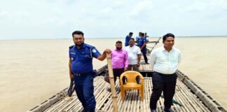 পদ্মা নদী থেকে অবৈধভাবে বালু উত্তোলনের দায়ে ৬ জনকে জরিমানা