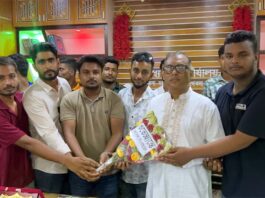 নবাগত অধ্যক্ষের সাথে ছাত্রদল নেতাদের শুভেচ্ছা বিনিময়