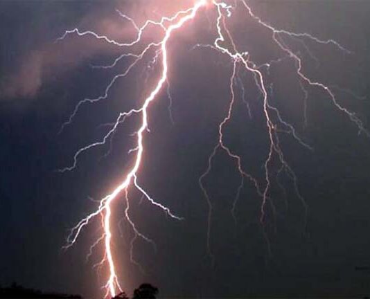 পাংশায় বজ্রপাতে নারী ও শিশুর মৃত্যু হয়েছে