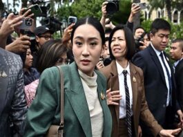 থাইল্যান্ডের প্রধানমন্ত্রী ক্ষমতাচ্যুত হলেন