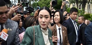 থাইল্যান্ডের প্রধানমন্ত্রী ক্ষমতাচ্যুত হলেন