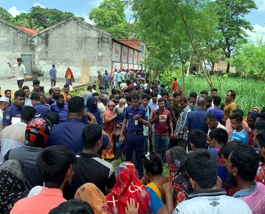 প্রতিপক্ষের হামলায় বাবা-ছেলের মৃত্যু