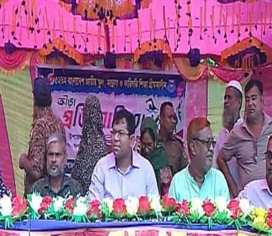 হাতুড়ি হাতে ফুটবল মাঠে শিক্ষার্থী, ফুটবল সেমিফাইনাল স্থগিত