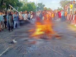 কবর থেকে ‘নুরাল পাগলা’র লাশ তুলে পুড়িয়ে দিয়েছে তৌহিদি জনতা