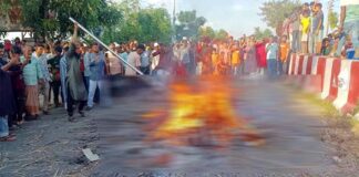 কবর থেকে ‘নুরাল পাগলা’র লাশ তুলে পুড়িয়ে দিয়েছে তৌহিদি জনতা
