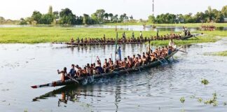 খোকসায় পদ্মা নদীর কোলে নৌকাবাইচ প্রতিযোগিতার উদ্বোধন