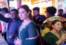 বিএনপির প্রতিষ্ঠা বার্ষিকীর কেক কাটলেন অপু বিশ্বস