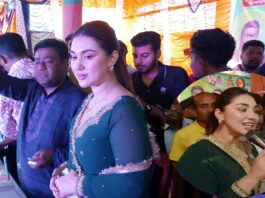 বিএনপির প্রতিষ্ঠা বার্ষিকীর কেক কাটলেন অপু বিশ্বস