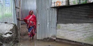 খোকসায় বালু ফেলে কালভাট ও নর্দমা বন্ধ করায় ৫০ পরিবার পানিবন্ধি