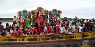 খোকসায় শান্তিপূর্ণ পরিবেশে দূর্গা প্রতিমা বিসর্জন সম্পন্ন