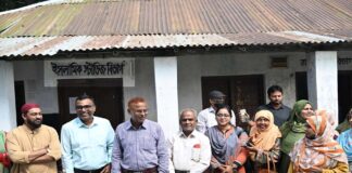 খোকসা কলেজের টাকা আত্মসাতের অভিযোগে সাবেক অধ্যক্ষের কক্ষে তালা