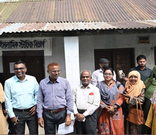 খোকসা কলেজের টাকা আত্মসাতের অভিযোগে সাবেক অধ্যক্ষের কক্ষে তালা