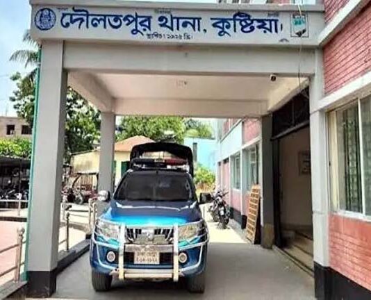 দৌলতপুর দুই সন্ত্রাসী বাহিনীর হাতে জিম্মি