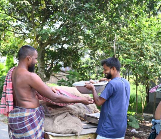 সস্তা আলু কিনে খুশি নন কৃষক