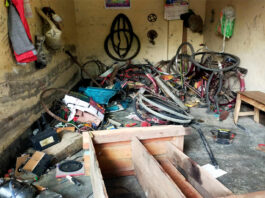 প্রেমিকার আত্মহননের চেষ্টার জেরে প্রেমিকের দোকানে ভাঙচুর