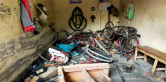 প্রেমিকার আত্মহননের চেষ্টার জেরে প্রেমিকের দোকানে ভাঙচুর