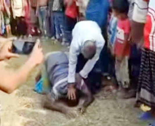 চুরির অপবাদে যুবককে নাকে খত দেয়ানোর অভিযোগ বিএনপি নেতা বিরুদ্ধে