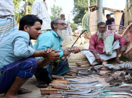 কাঁচির কদর বেড়েছে