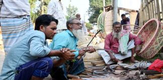 কাঁচির কদর বেড়েছে