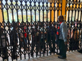 সার্ভেয়ারের কিলঘুষিতে চালকের মৃত্যুর অভিযোগ