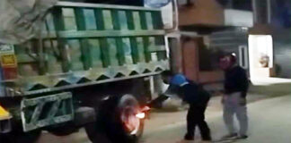 জয় বাংলা স্লোগান দিয়ে ট্রাকে আগুন দিলো দুর্বৃত্তরা