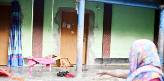 খোকসায় গভীর রাতে হামলা পাল্টা হামলা, ৬ বাড়ি ভাঙচুর