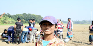 সমান কাজ করেও শিশু সামাদের হাজিরা একশো টাকা