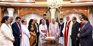 বড়দিন উপলক্ষে খ্রিষ্টান সম্প্রদায়ের প্রতিনিধিদের সঙ্গে ড. ইউনূসের শুভেচ্ছা বিনিময়