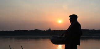 অস্তাচলে বছরের শেষ সূর্য