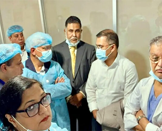 হাসপাতালে মা খালেদাকে দেখে গুলশানের বাসার পথে তারেক রহমান