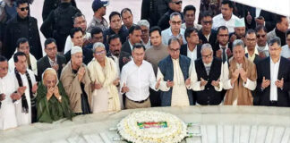 জিয়াউর রহমানের সমাধিতে তারেক রহমান শ্রদ্ধা জানালেন