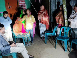 সড়ক দুর্ঘটনায় নিহত তিনজনের পরিবারে পাশে দাঁড়ালেন ডিসি