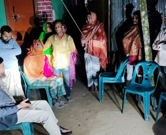 সড়ক দুর্ঘটনায় নিহত তিনজনের পরিবারে পাশে দাঁড়ালেন ডিসি