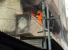 কুষ্টিয়ায় বড়বাজারে কসমেটিক্সের গোডাউনে অগ্নিকান্ড