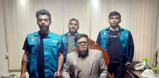 ঘুস নেওয়ার সময় হাতেনাতে ধরা জেলা প্রাথমিক শিক্ষা কর্মকর্তা