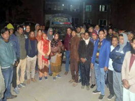 যশোরে শিক্ষা কর্মকর্তা আটকের প্রতিবাদে দুদক কার্যালয় ঘেরাও